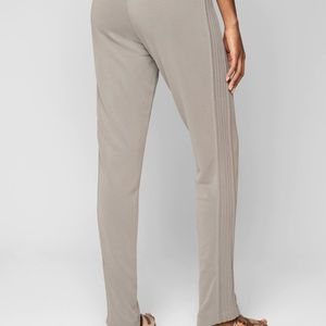 Athleta Serenity Pants....black.